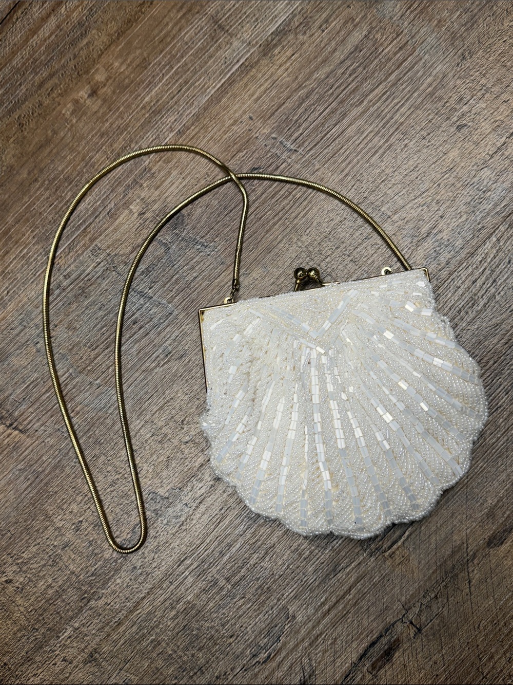 Vintage Elegant coastal glam Beaded Shell coin purse with gold chain kiss clasp